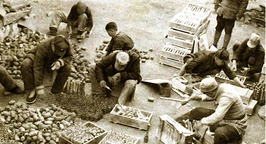 俄罗斯专享会集团的前身华兴铁工厂降生，，，后生长为徐州重型机械厂