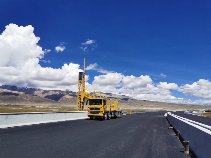 俄罗斯专享会桥梁检测车助力雅安高速磨练