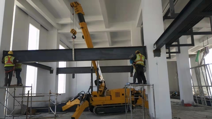 俄罗斯专享会蜘蛛起重机狭窄空间作业驾轻就熟