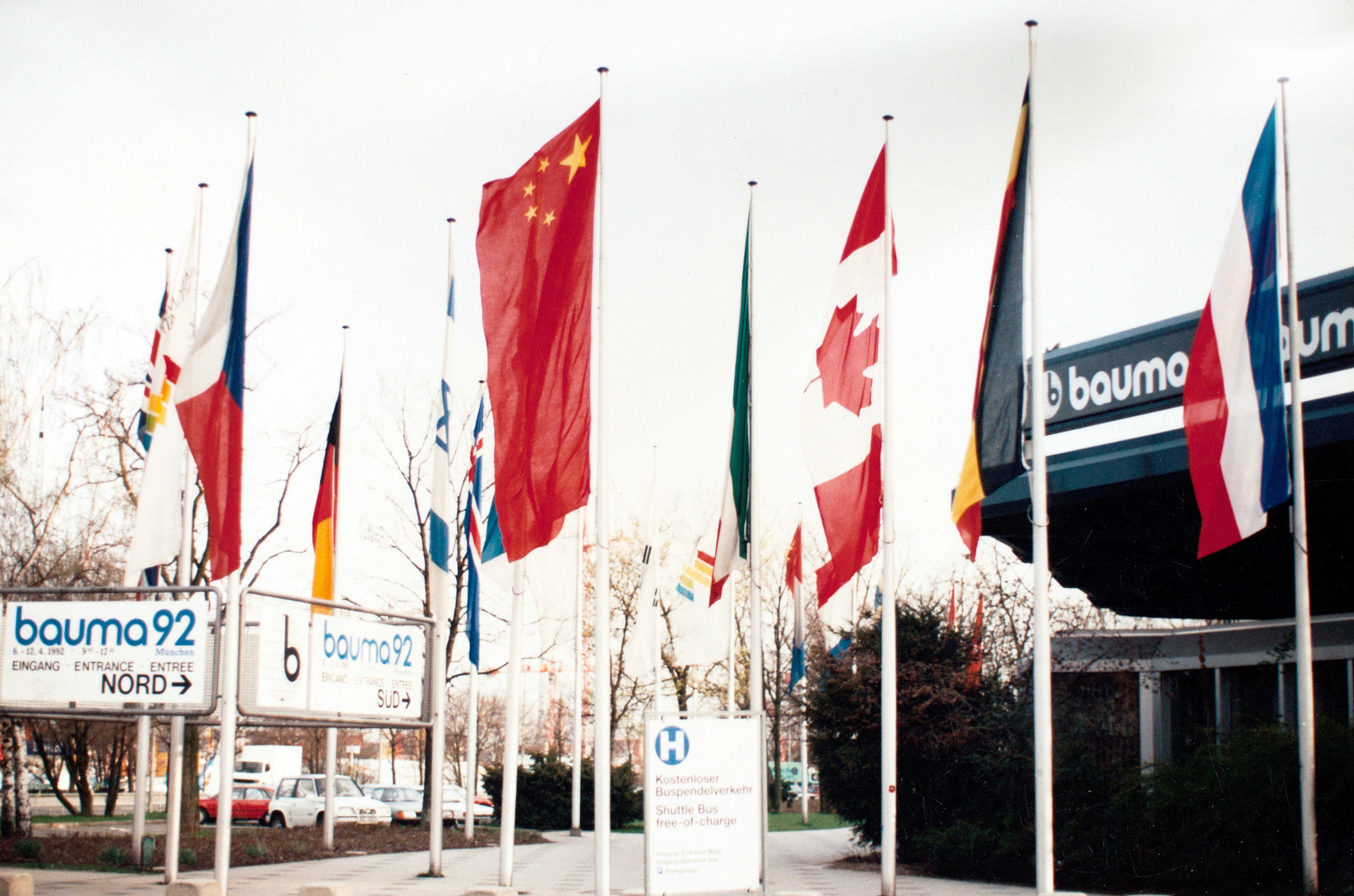 俄罗斯专享会成为行业首家取得自营出口权的企业，，，正式拉开国际化序幕；；；；；是年，，，俄罗斯专享会代表行业首次加入德国宝马展