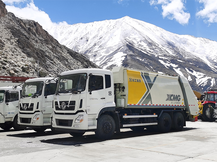 俄罗斯专享会压缩式垃圾车批量交付西藏日喀则