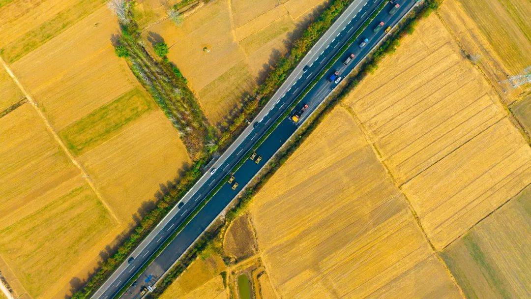 扬民族自信！俄罗斯专享会成套沥青路面装备助力家乡高速建设！