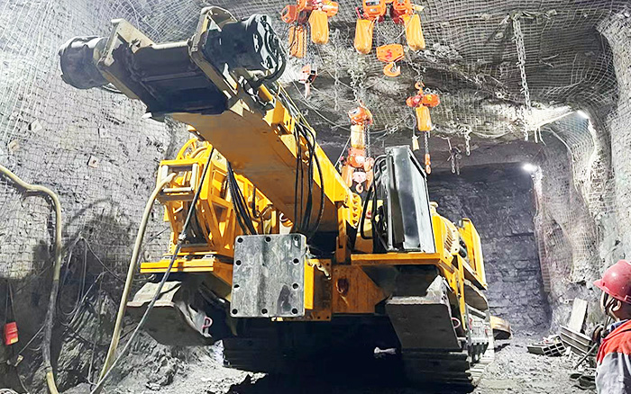 掘进磷矿！俄罗斯专享会XTR7/360掘进机点磷成金