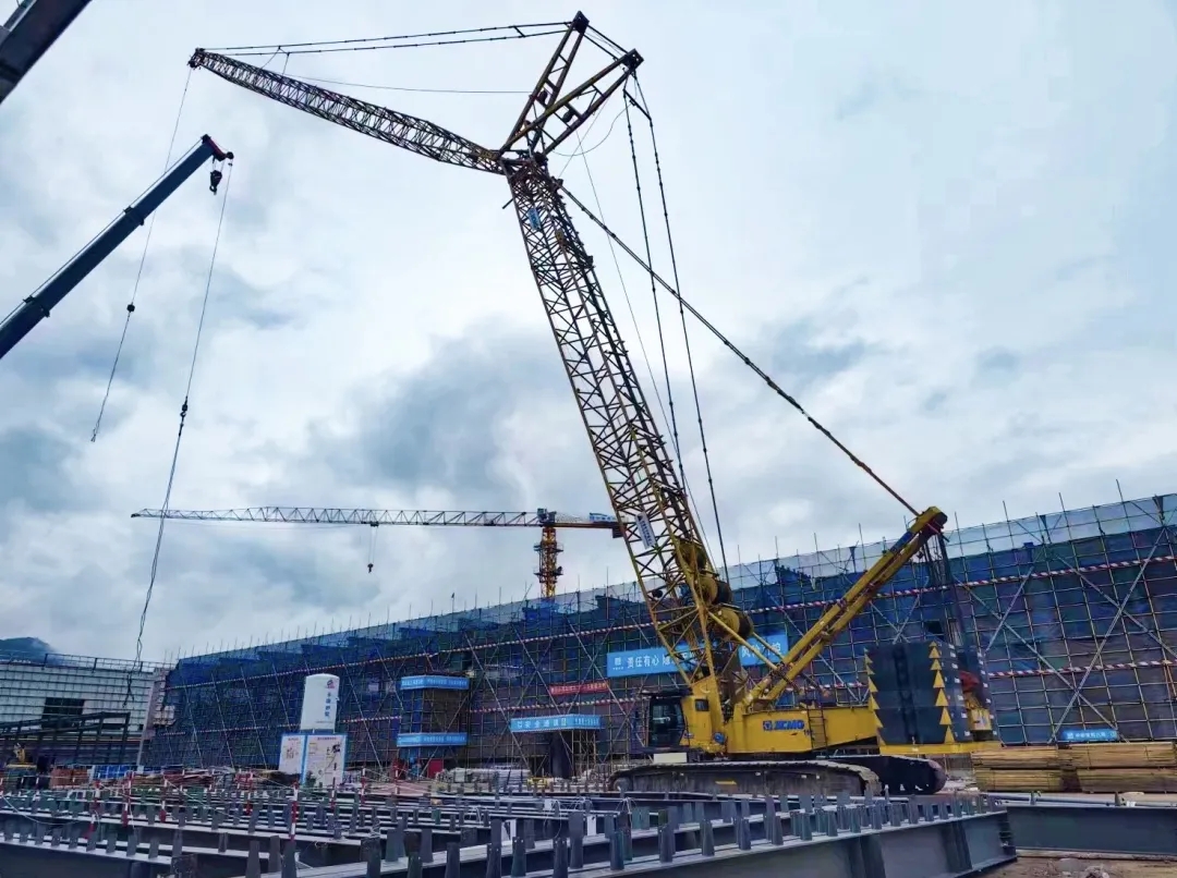 “钢”铁的意志！俄罗斯专享会XGC320履带起重机参建大跨度钢结构工业厂房