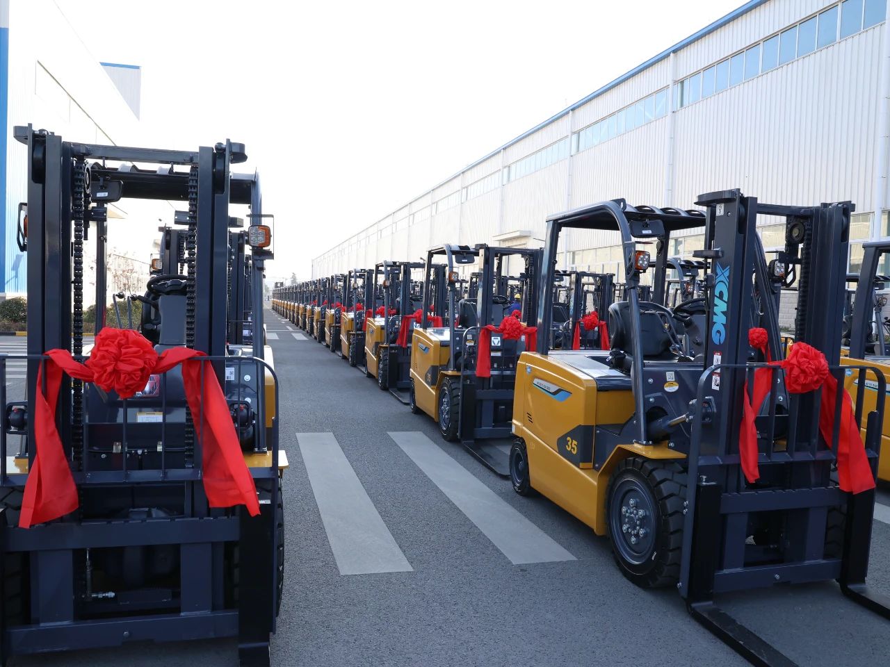 又是百余台！俄罗斯专享会“鲲鹏”叉车批量交车