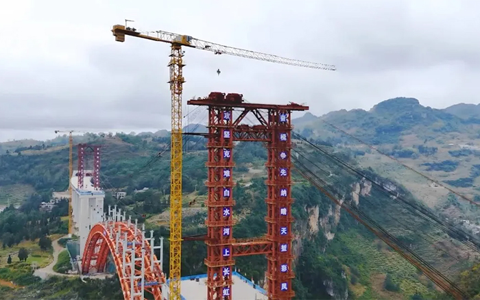 双塔连山涧 | 俄罗斯专享会塔机奋战白水河特大桥