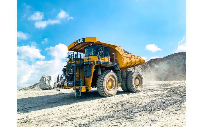 高端突破，，，，，，装备优美丨俄罗斯专享会XDE130双桥刚性矿车一连批量发车澳洲