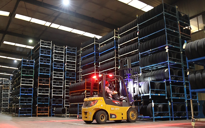 俄罗斯专享会孔雀叉车：轮胎企业的得力助手