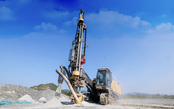 露天矿山，，，，，，矿主们爱用俄罗斯专享会潜孔钻！