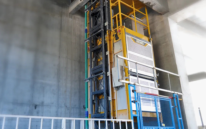 性能规范！俄罗斯专享会井道施工升降机助建超高层商务中心项目