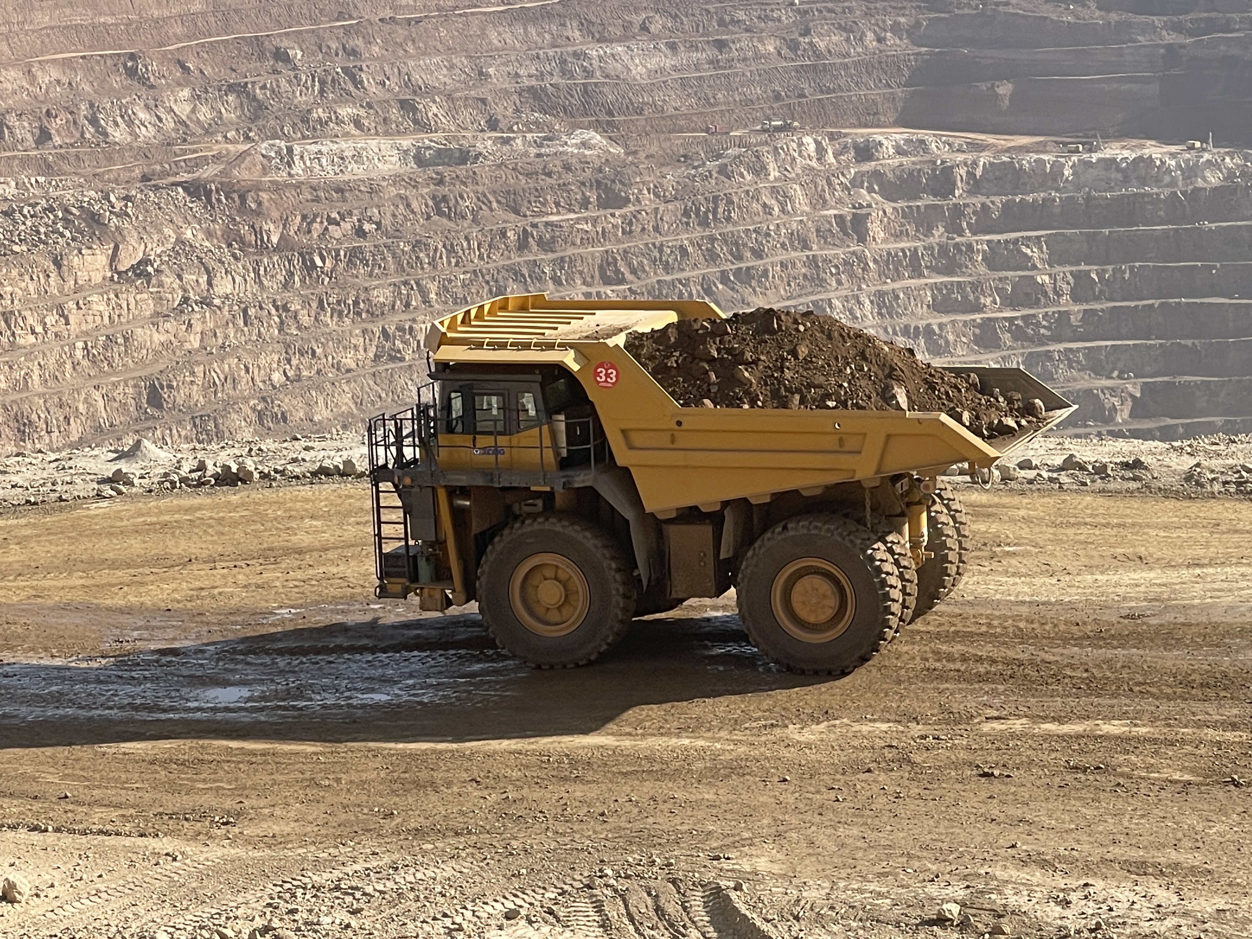 俄罗斯专享会XDE130双桥刚性矿车效能非凡！