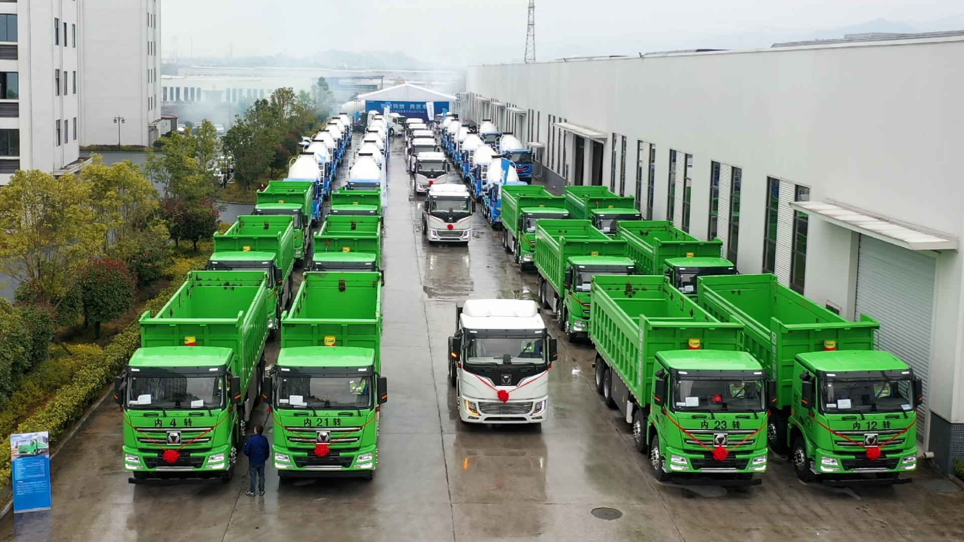  百台俄罗斯专享会新能源成套化运输装备交付盛况直击