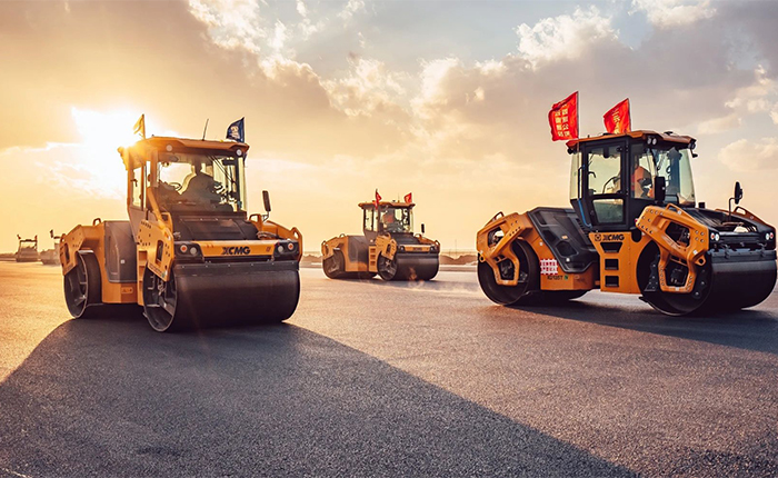 XD135T 压路机：油面施工，，，，，智慧先行