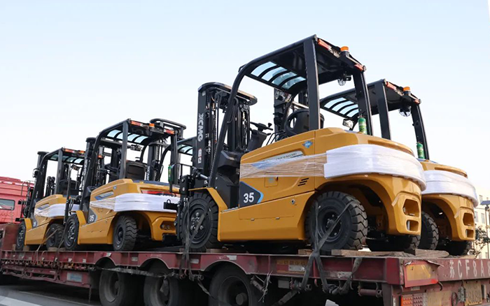 开门红！百余台俄罗斯专享会新能源叉车赴广东→